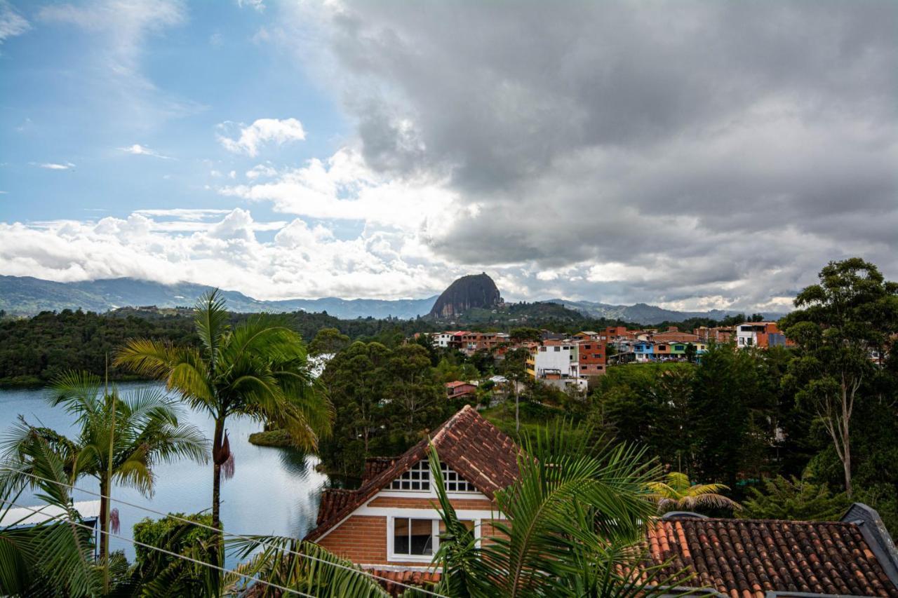 Hotel Le Chateau Guatape Exterior photo